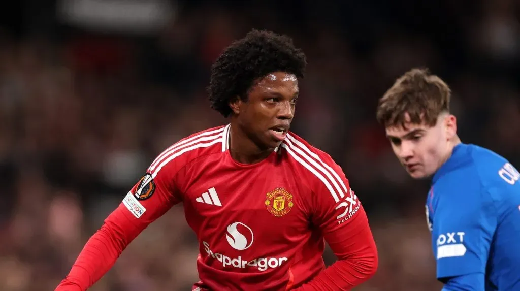 Tyrell Malacia em campo pelo Manchester United (Carl Recine/Getty Images)