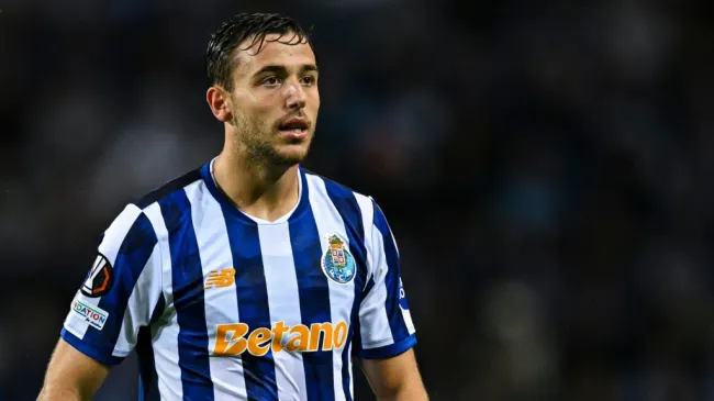 Nico González em jogo do Porto (Photo by Octavio Passos/Getty Images)