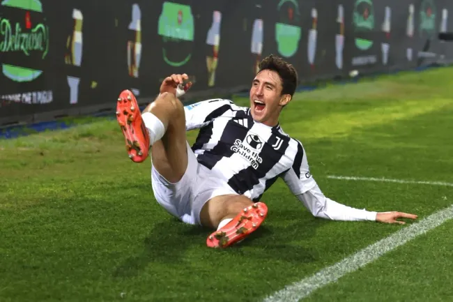 Andrea Cambiaso, jogador da Juventus, foi alvo do Manchester City, mas o clube decidiu em não contratá-lo após gastar em outras posições. (Photo by Maurizio Lagana/Getty Images)