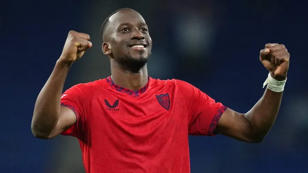 Lukébakio em jogo do Sevilla. Foto: Alex Caparros/Getty Images