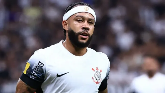 Memphis Depay em ação pelo Corinthians