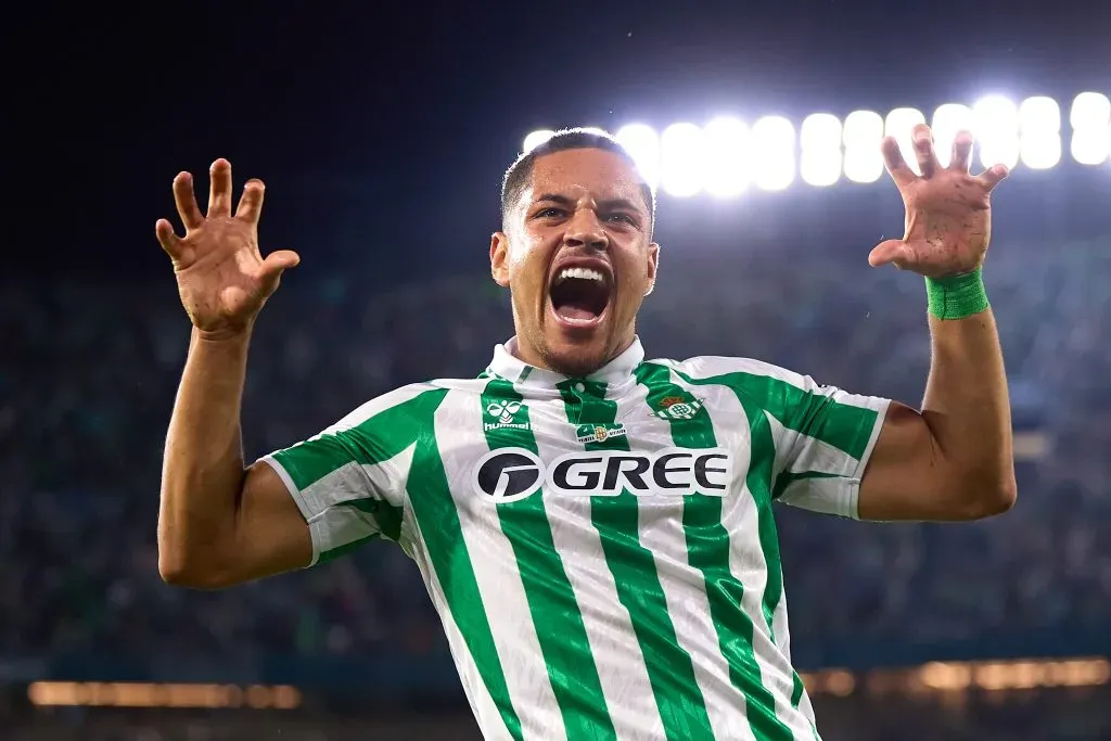 Vitor Roque comemorando um gol (Photo by Fran Santiago/Getty Images)