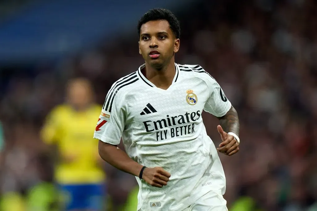 Rodrygo corre em campo