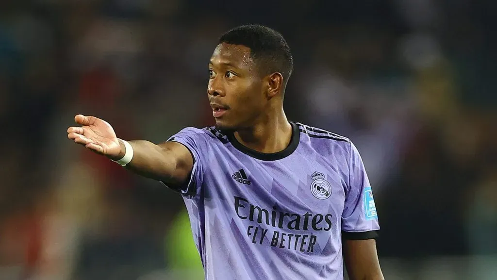 Alaba em ação com a camisa azul do Real Madrid
