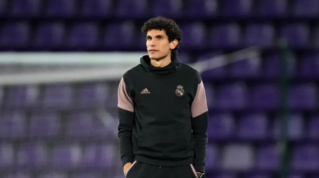 Jesús Vallejo em reconhecimento de campo pelo Real Madrid (Angel Martinez/Getty Images)
