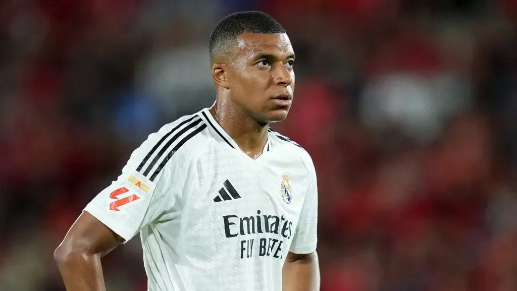 Kylian Mbappé com a camisa do Real Madrid