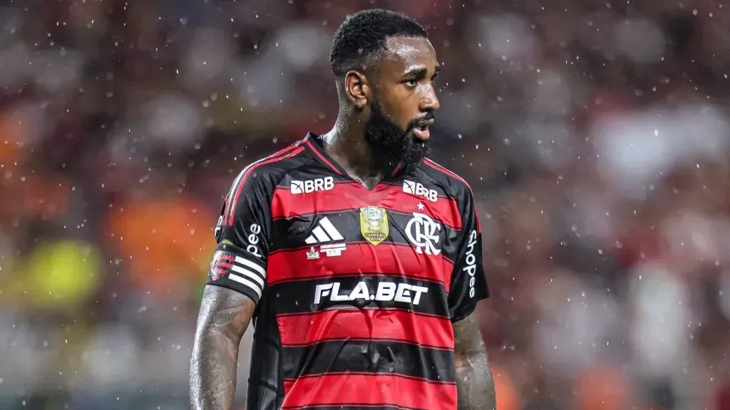 Gerson jogador do Flamengo durante partida contra o Botafogo no estádio Mangueirão pelo campeonato Supercopa 2025. Foto: Fernando Torres/AGIF