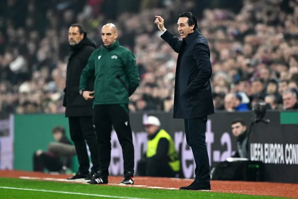 Unai Emery à beira do gramado no Aston Villa. Foto: Shaun Botterill/Getty Images