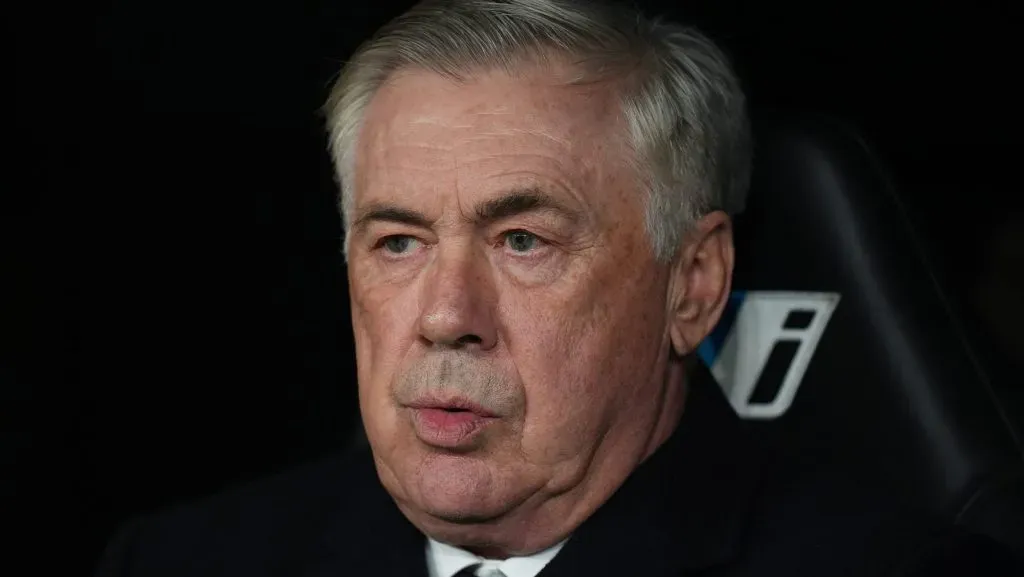 Ancelotti, de terno preto, pelo Real Madrid. (Photo by Angel Martinez/Getty Images)