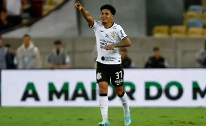 Du Queiroz em partida pelo Corinthians no Brasileirão. (Photo – Getty Images).