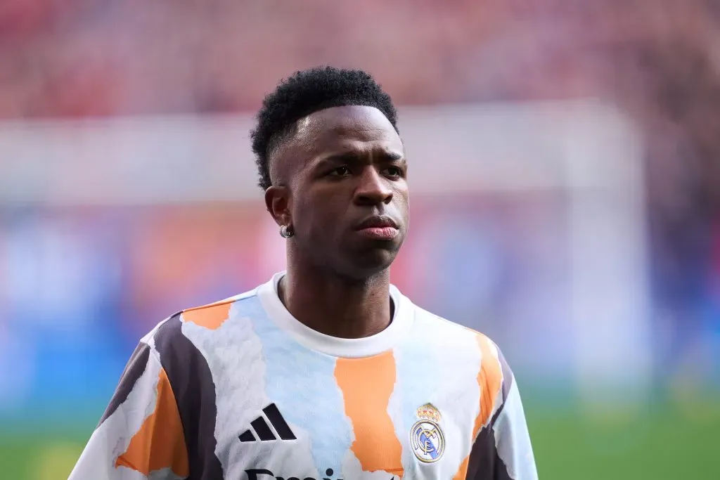 Vinicius Júnior está confirmado para o duelo (Photo by Juan Manuel Serrano Arce/Getty Images)