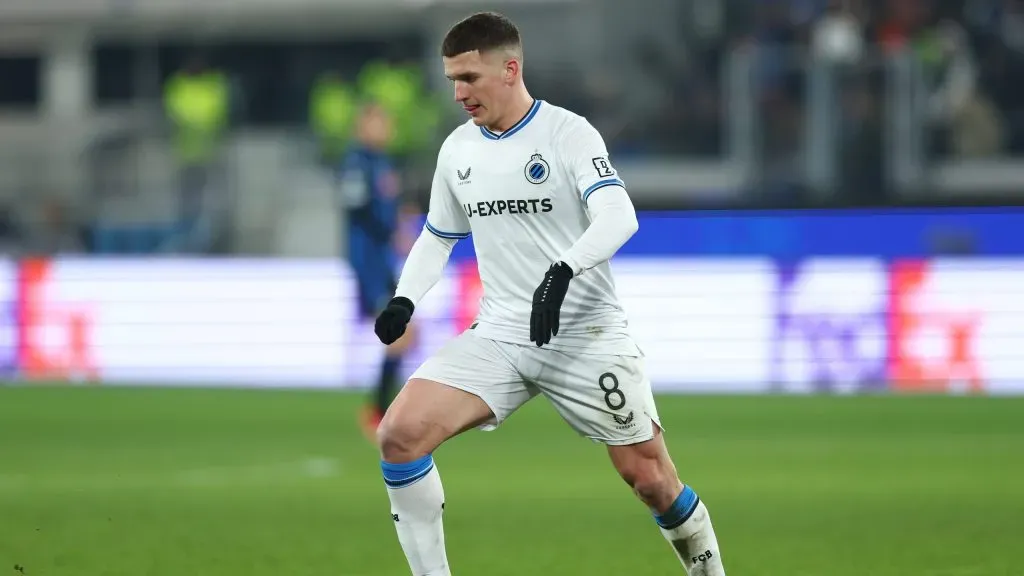 Tzolis em jogo do Club Brugge pela Champions League. Foto: Francesco Scaccianoce/Getty Images