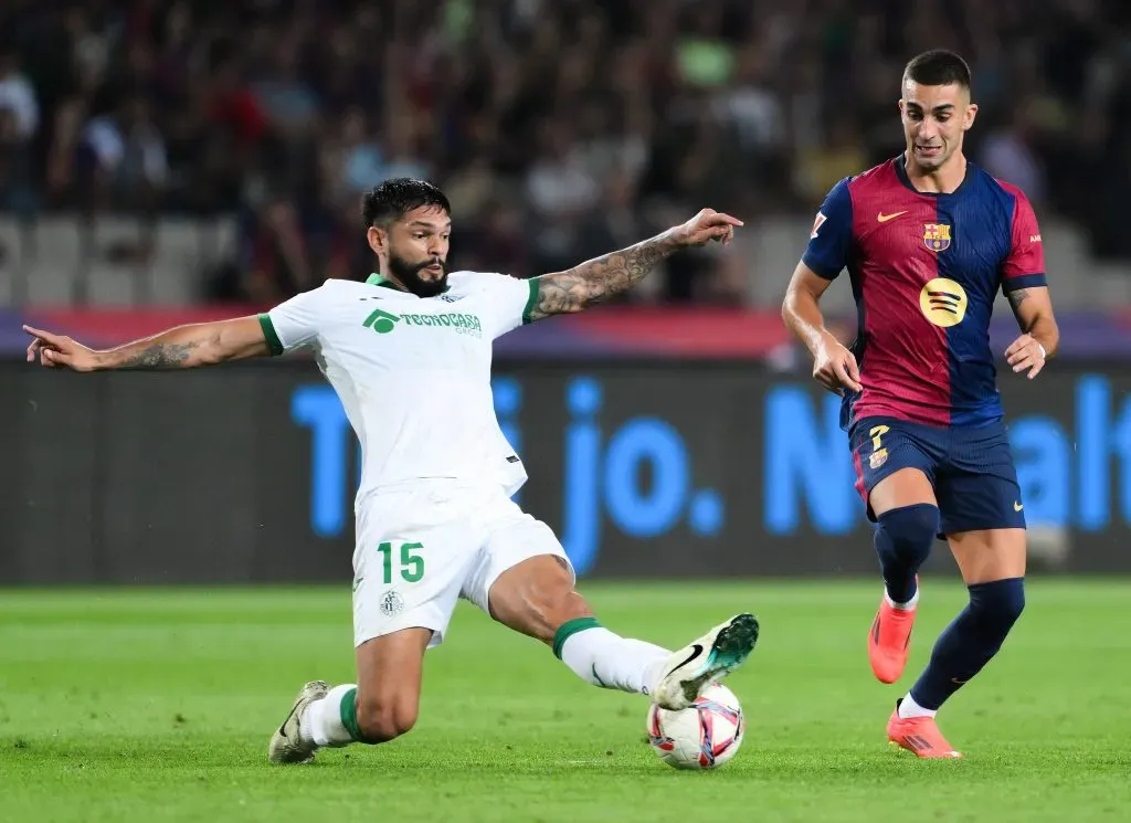 Alderete no duelo diante do Barcelona (Photo by David Ramos/Getty Images)