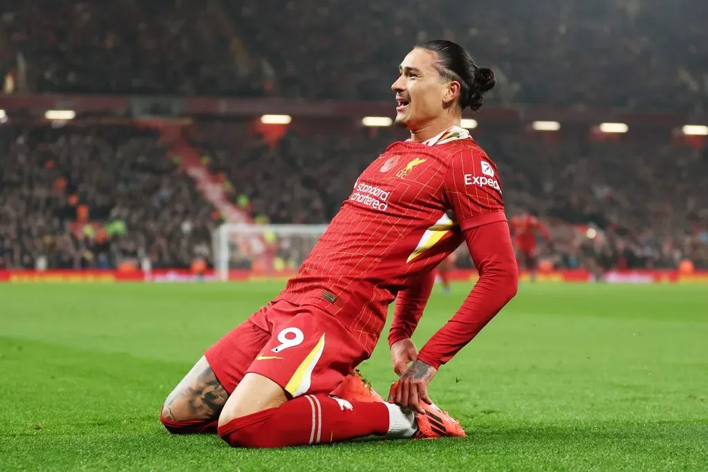 Darwin Núñez, centroavante do Liverpool, pode parar na Arábia Saudita no meio deste ano. (Photo by Carl Recine/Getty Images)