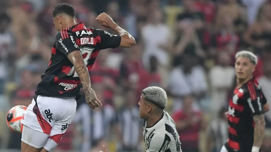 Danilo jogador do Flamengo durante partida contra o Botafogo no estádio Maracanã pelo campeonato Carioca 2025. Foto Thiago RibeiroAGIF