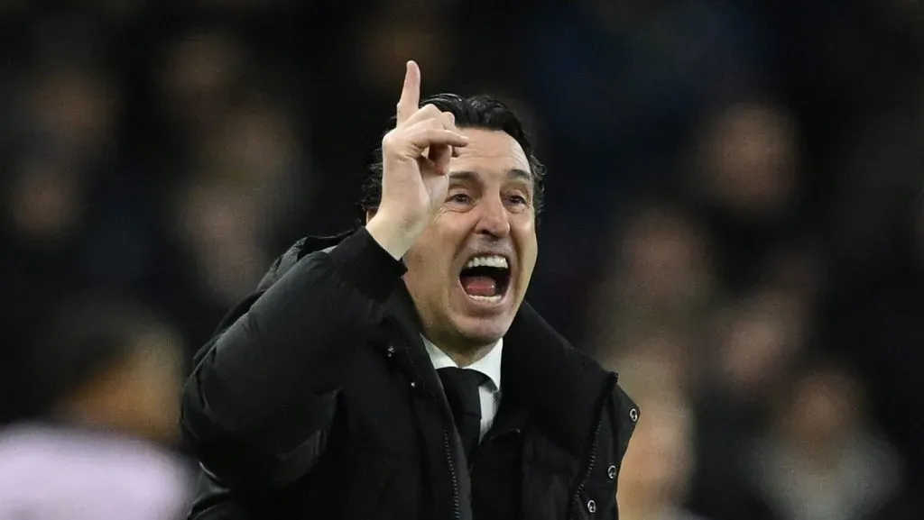 Unai Emery, técnico do Aston Villa, reage durante a partida da Premier League entre Aston Villa FC e Chelsea FC no Villa Park, em 22 de fevereiro de 2025, em Birmingham, Inglaterra. (Foto de Clive Mason/Getty Images)