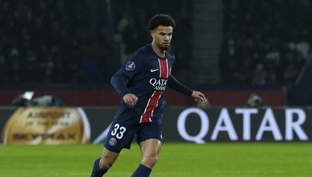 Zaïre-Emery em campo pelo PSG (Glenn Gervot for Qatar Airways)