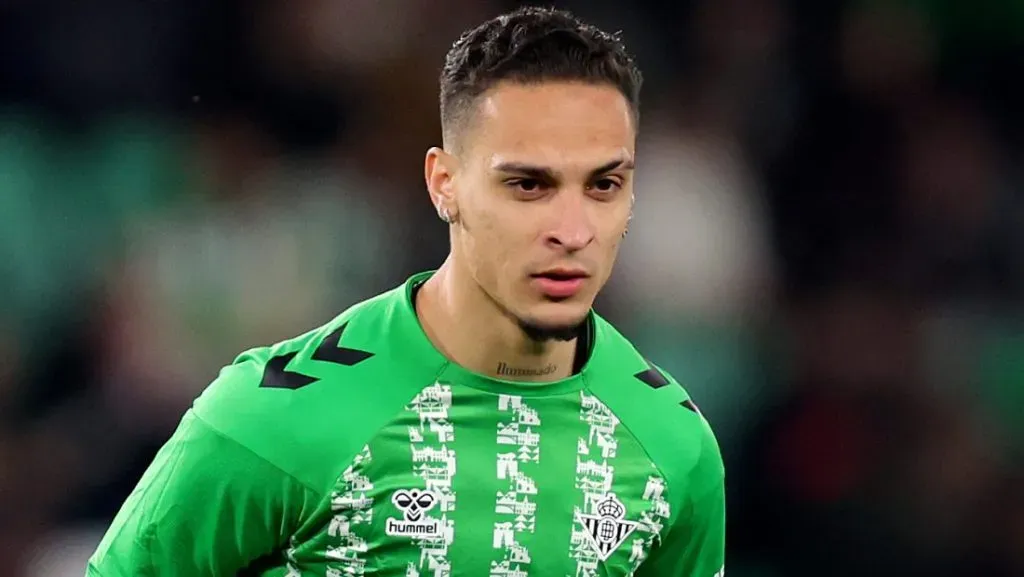 Antony em campo pelo Real Betis (Photo by Fran Santiago/Getty Images)
