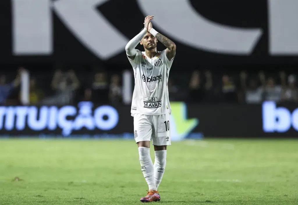 Neymar bate palmas