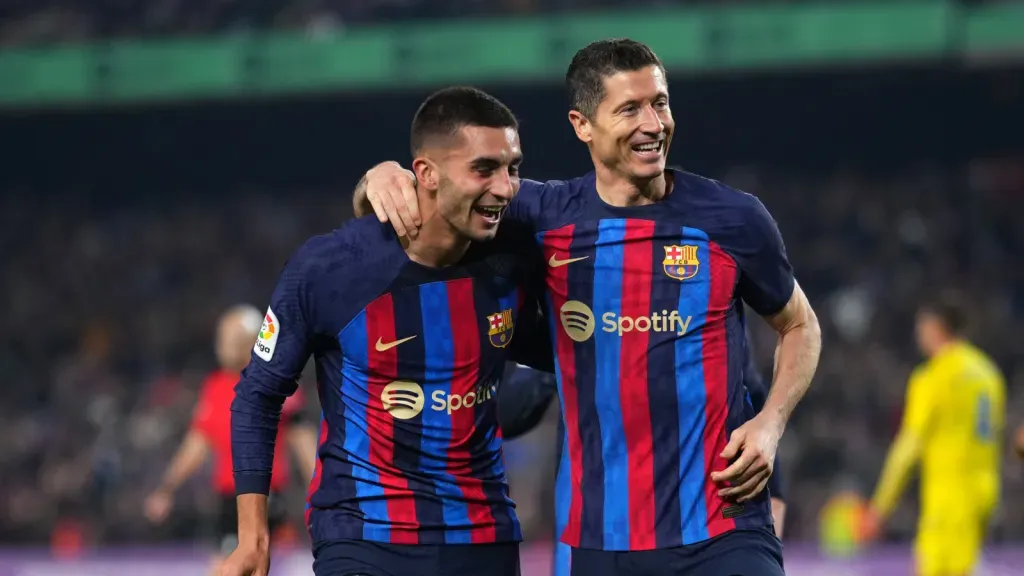 Ferrán Torres deve entrar no lugar de Lewandowski na equipe do Barcelona contra o Atlético de Madrid. (Foto: Alex Caparros/Getty Images)