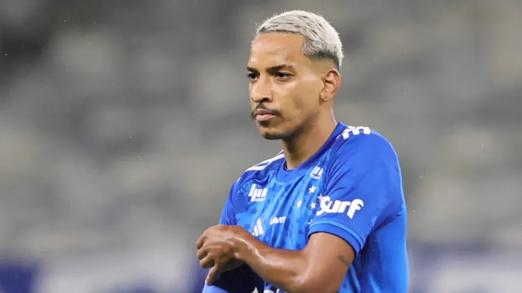 Matheus Pereira durante partida do Cruzeiro no Mineirão (foto: Gilson Lobo/AGIF)