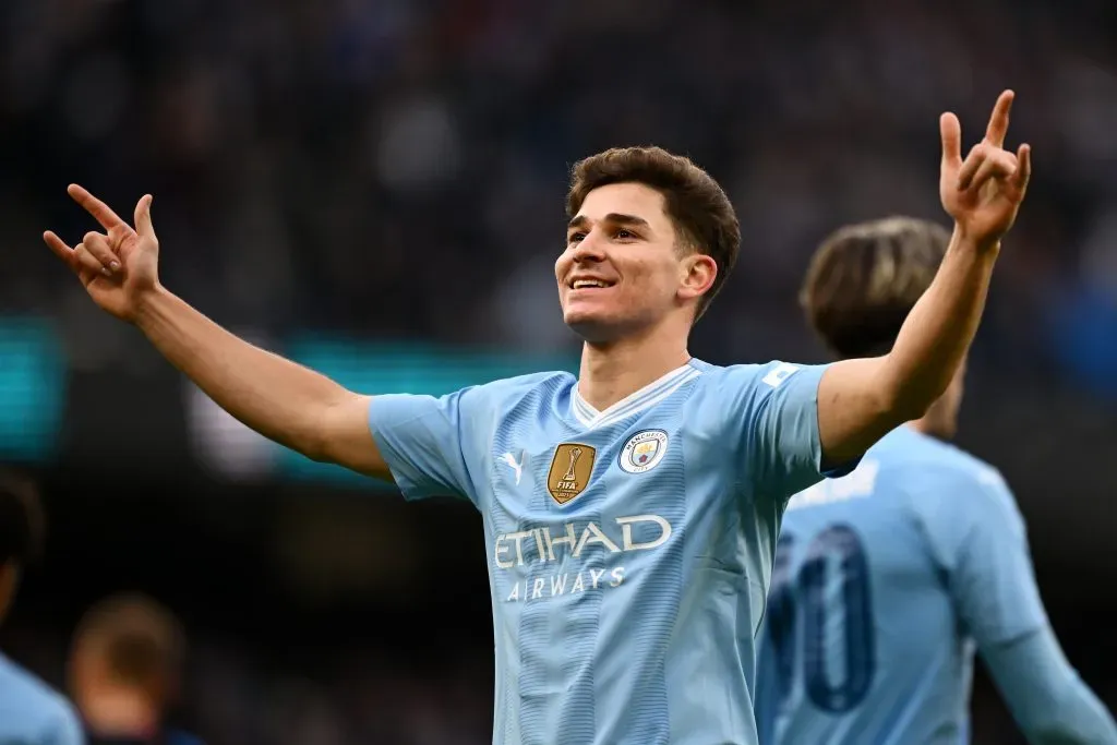 Álvarez nos tempos de Manchester City (Photo by Gareth Copley/Getty Images)