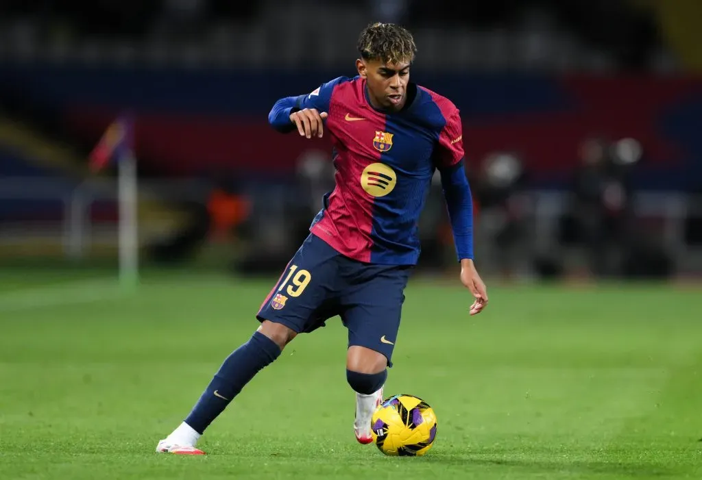 Lamine Yamal em ação pelo Barcelona. Ele entrou na mira de Manchester City, Liverpool e Manchester United (Photo by David Ramos/Getty Images)