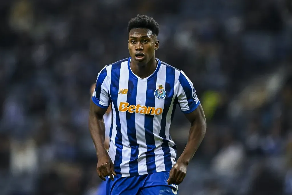 Samu Aghehowa, atacante do Porto, que é alvo do Arsenal, Chelsea e outras duas equipes da Premier League (Photo by Octavio Passos/Getty Images)