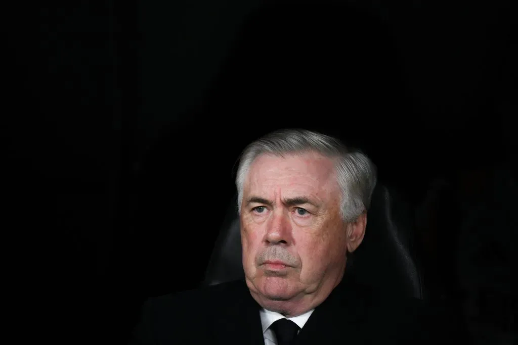 Ancelotti de terno e gravata