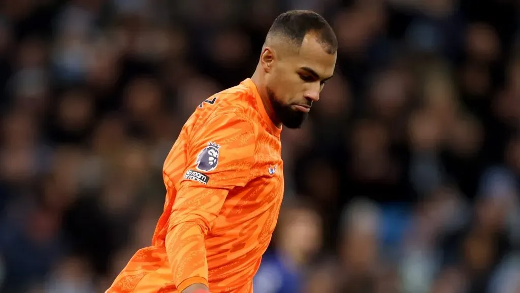 Robert Sanchez, do Chelsea, durante a partida da Premier League entre Manchester City FC e Chelsea FC no Etihad Stadium em 25 de janeiro de 2025, em Manchester, Inglaterra. (Foto de Carl Recine/Getty Images)