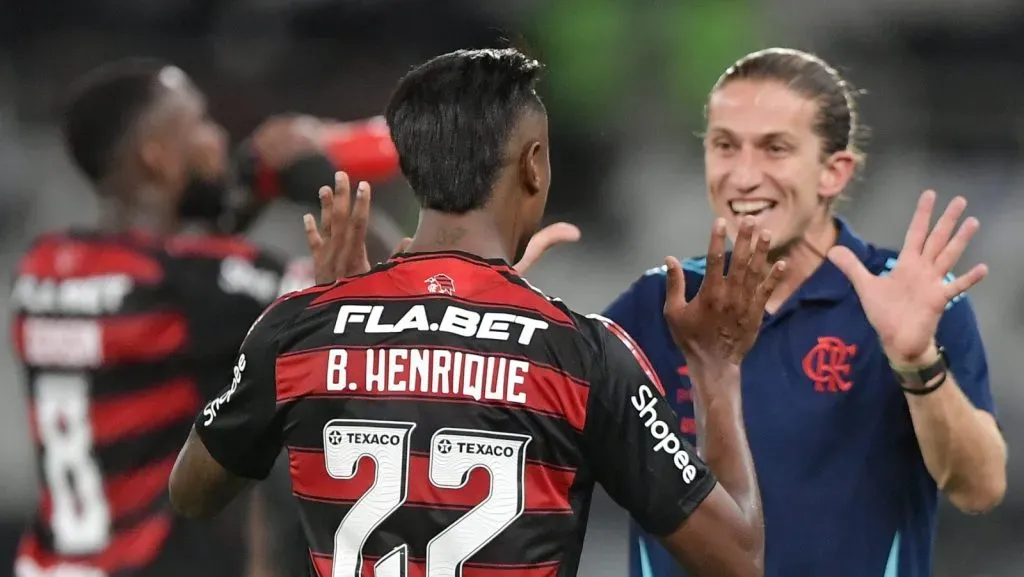 Bruno Henrique jogador do Flamengo comemora seu gol com Filipe Luís tecnico da sua equipe durante partida contra o Vasco no estádio Engenhão pelo campeonato Carioca 2025. Foto Thiago RibeiroAGIF