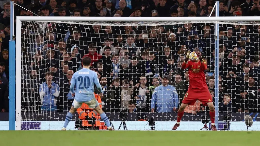 Luni pegando pênalti de Bernardo Silva no jogo entre Real Madrid e Manchester City na última Champions. Foto: Naomi Baker/Getty Images
