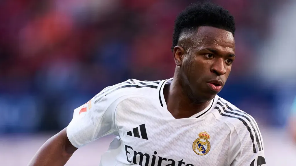 Vini Jr em ação pelo Real Madrid. (Photo by Juan Manuel Serrano Arce/Getty Images)