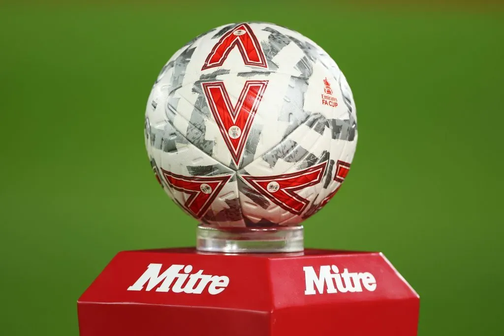 Bola da FA Cup que irrita Guardiola no Manchester City. Foto: Molly Darlington/Getty Images