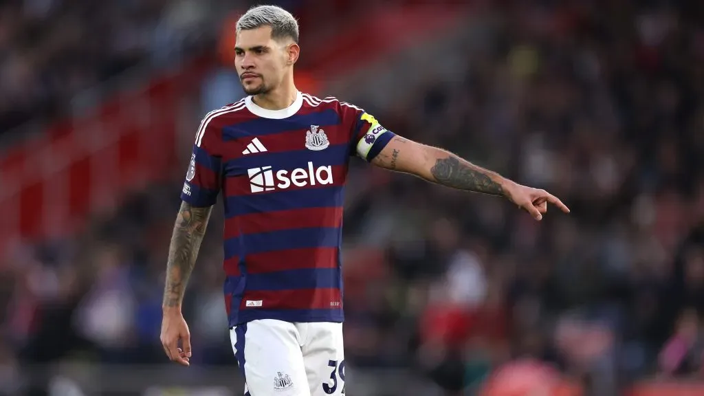 Bruno Guimarães em jogo do Newcastle. Foto: Ryan Pierse/Getty Images