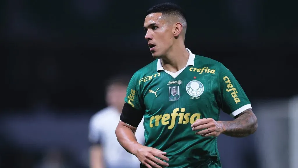 Zagueiro Naves em jogo do Palmeiras. Foto: Ettore Chiereguini/AGI