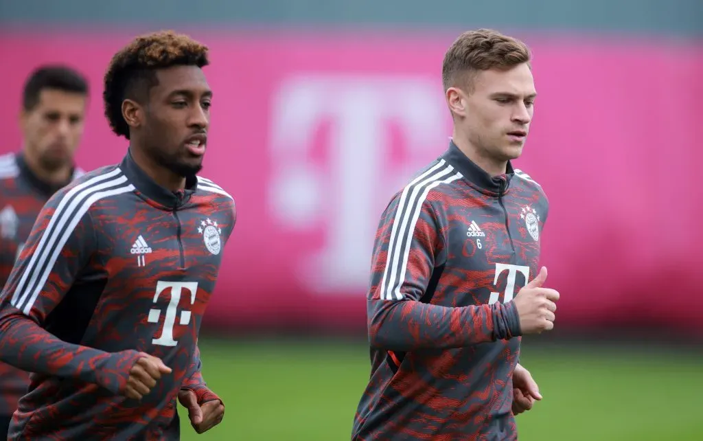 Kingsley Coman (à esquerda) e Joshua Kimmich (à direita), ambos pelo Bayern de Munique e que foram ligados ao Liverpool Photo by Johannes Simon/Getty Images)