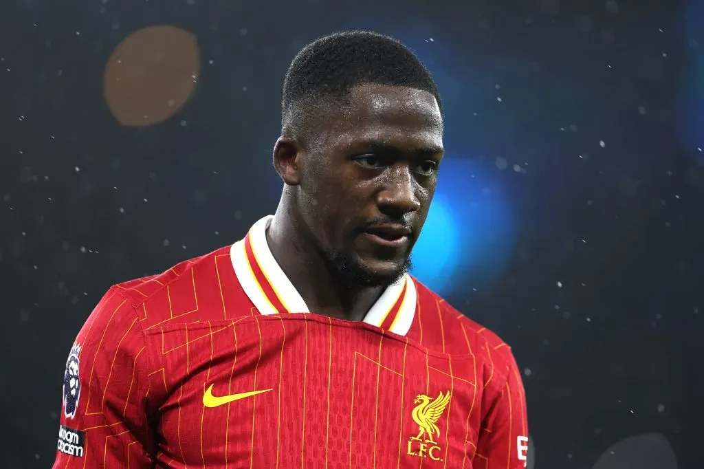 Ibrahima Konaté, zagueiro do Liverpool, está na lista do presidente do Real Madrid, Florentino Pérez. Ele quer esperar que seu contrato se encerre. (Photo by Alex Pantling/Getty Images)