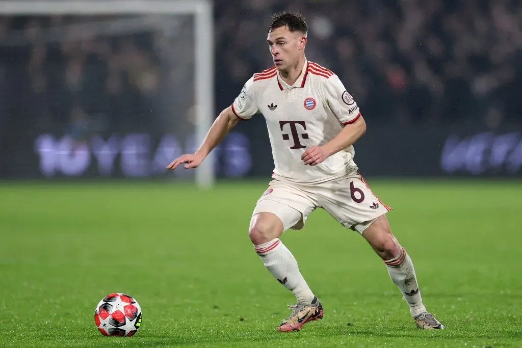 Kimmich em campo pelo Bayern de Munique (Dean Mouhtaropoulos/Getty Images)