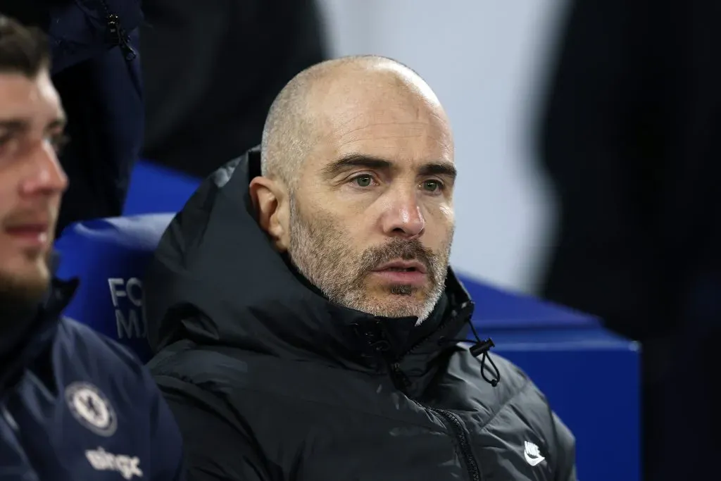 Enzo Maresca de casaco preto