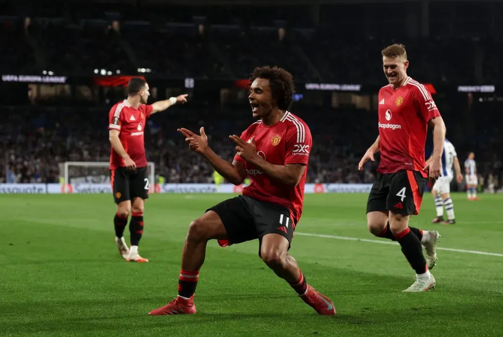 Zirkzee, em campo, pelo Manchester United. Foto: Ion Alcoba/Getty