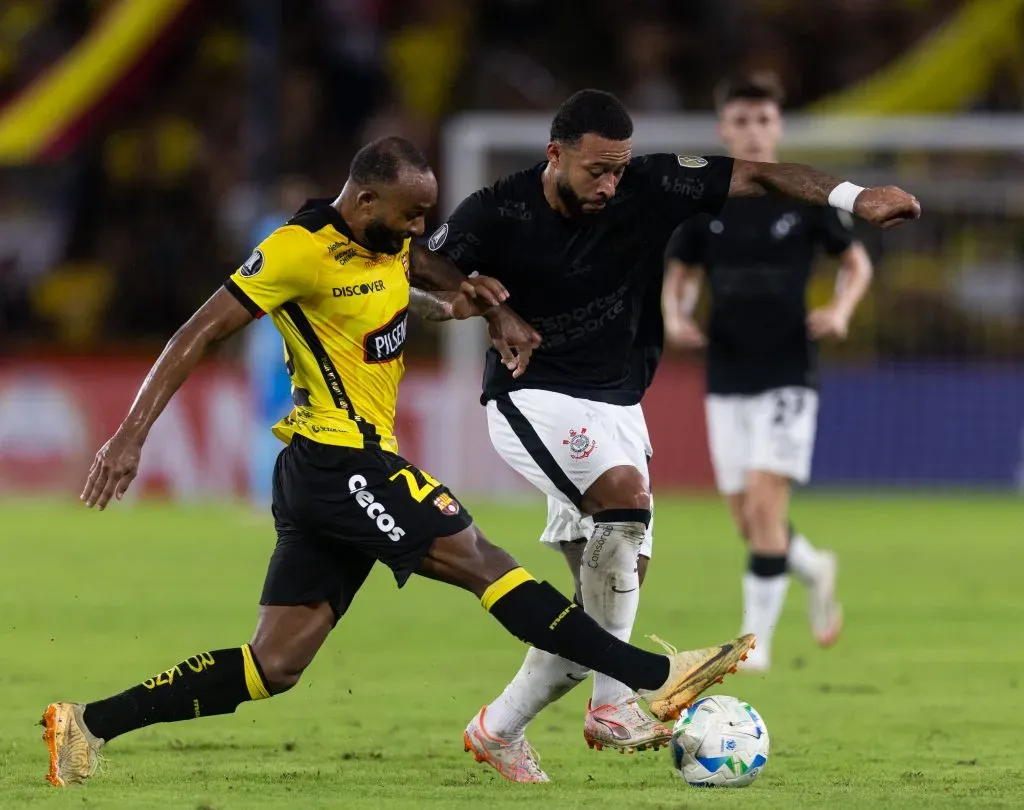 Alguns jogadores se irritaram ainda em campo contra o Barcelona, e um dos mais irritados com a derrota foi Memphis Depay. Foto: Rodrigo Coca/AG.Corinthians