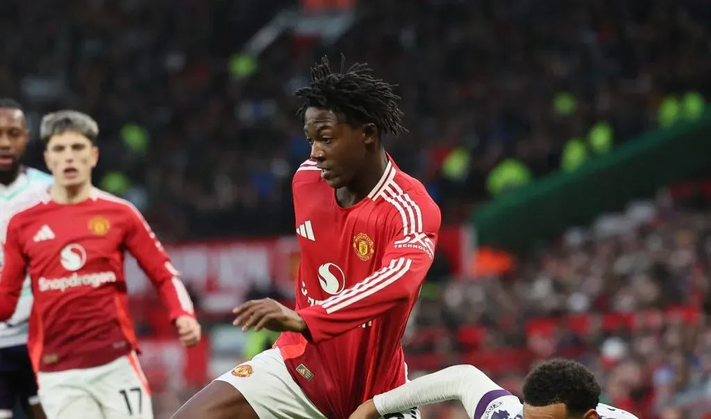 Mainoo em campo pelo Manchester United (Matt McNulty/Getty Images)