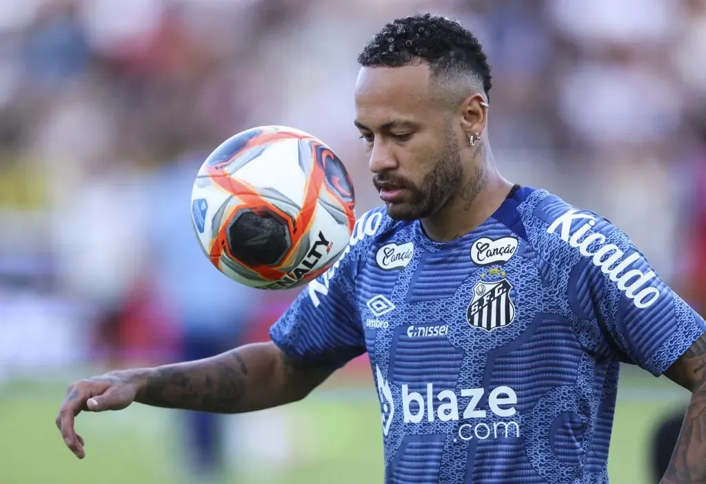 Neymar com a bola
