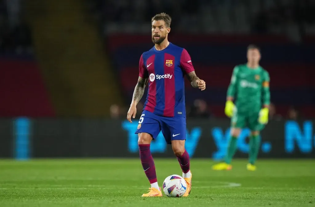 Iñigo Martínez em jogo do Barcelona (Photo by Alex Caparros/Getty Images)