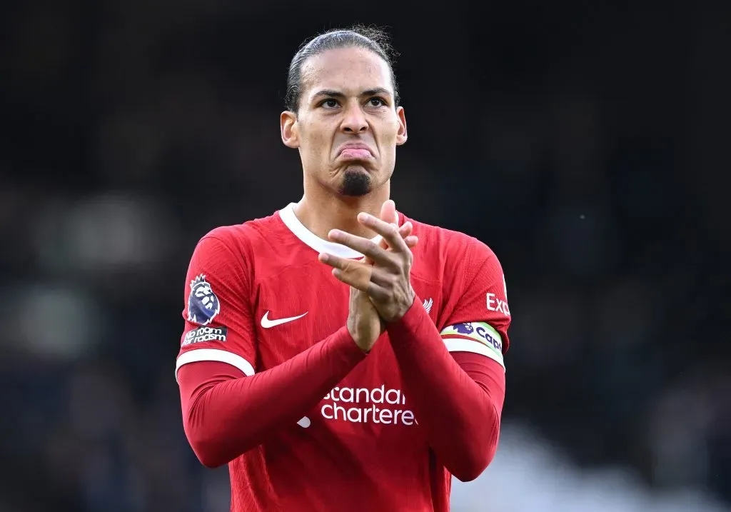 Van Dijk em campo pelo Liverpool (Justin Setterfield/Getty Images)