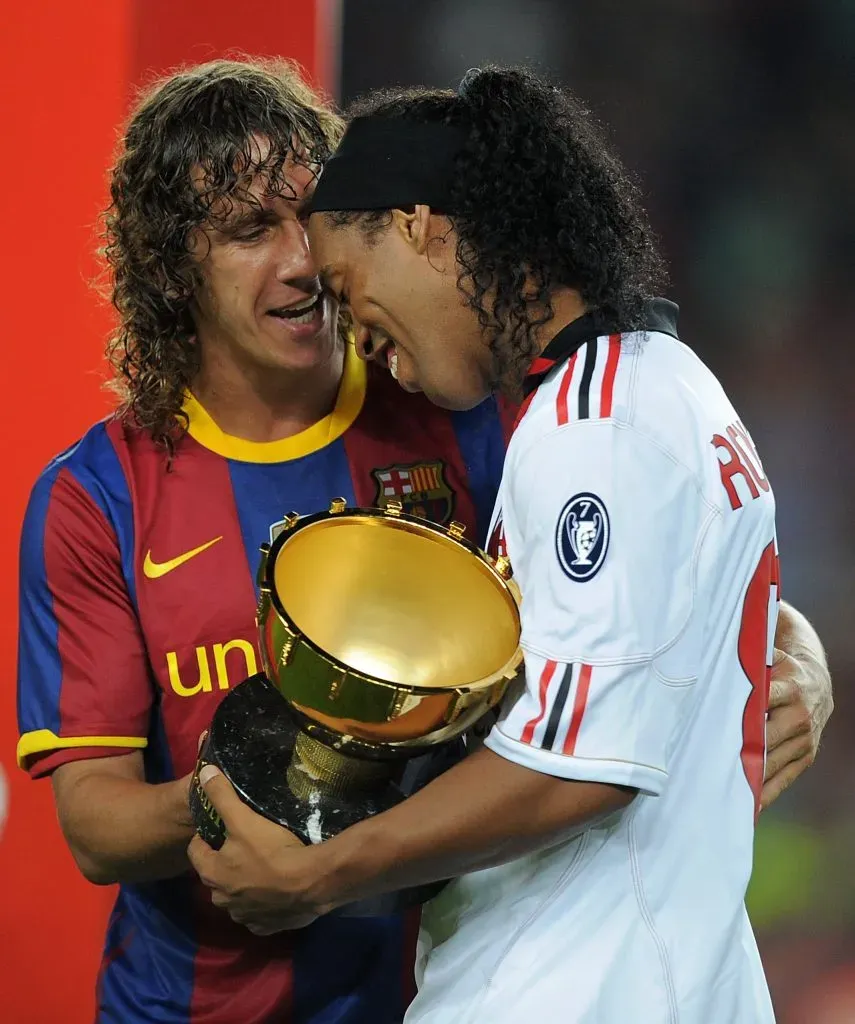 Puyol e Ronaldinho juntos. Foto: Denis Doyle/Getty Images