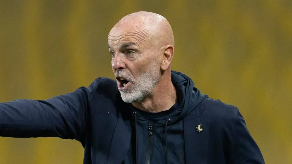 Stefano Pioli, técnico do Al-Nassr FC, durante a partida da Saudi Pro League entre Al-Nassr e Al-Fateh no Al Awwal Park, em 26 de janeiro de 2025, em Riad, Arábia Saudita. (Foto por Abdullah Ahmed/Getty Images)