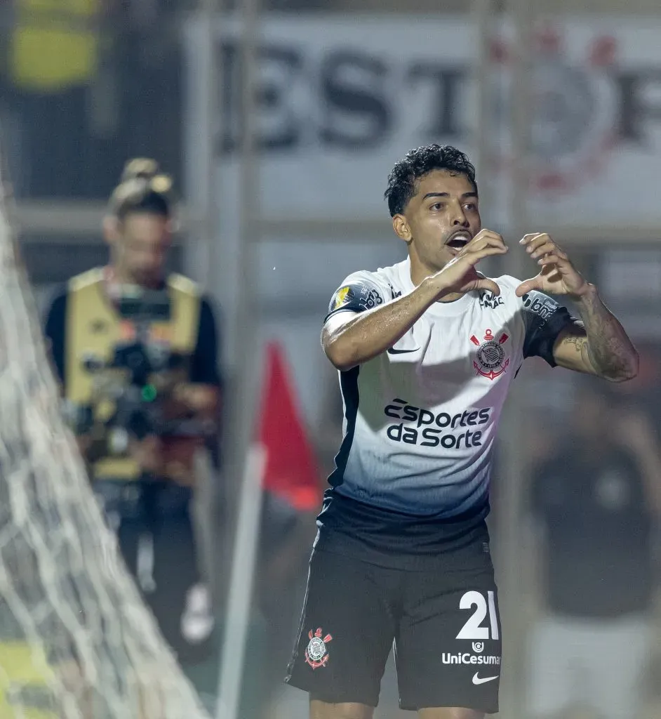 Matheus Bidu, lateral-esquerdo, pode renovar por mais três anos com o clube, segundo o portal Análise Fiel, no X. Foto: Rordrigo Coca/Ag.Corinthians