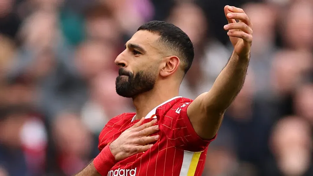Mohamed Salah, do Liverpool, comemora ao marcar o segundo gol de sua equipe durante a partida da Premier League entre Liverpool FC e Southampton FC, em Anfield, no dia 8 de março de 2025, em Liverpool, Inglaterra. (Foto de Carl Recine/Getty Images)